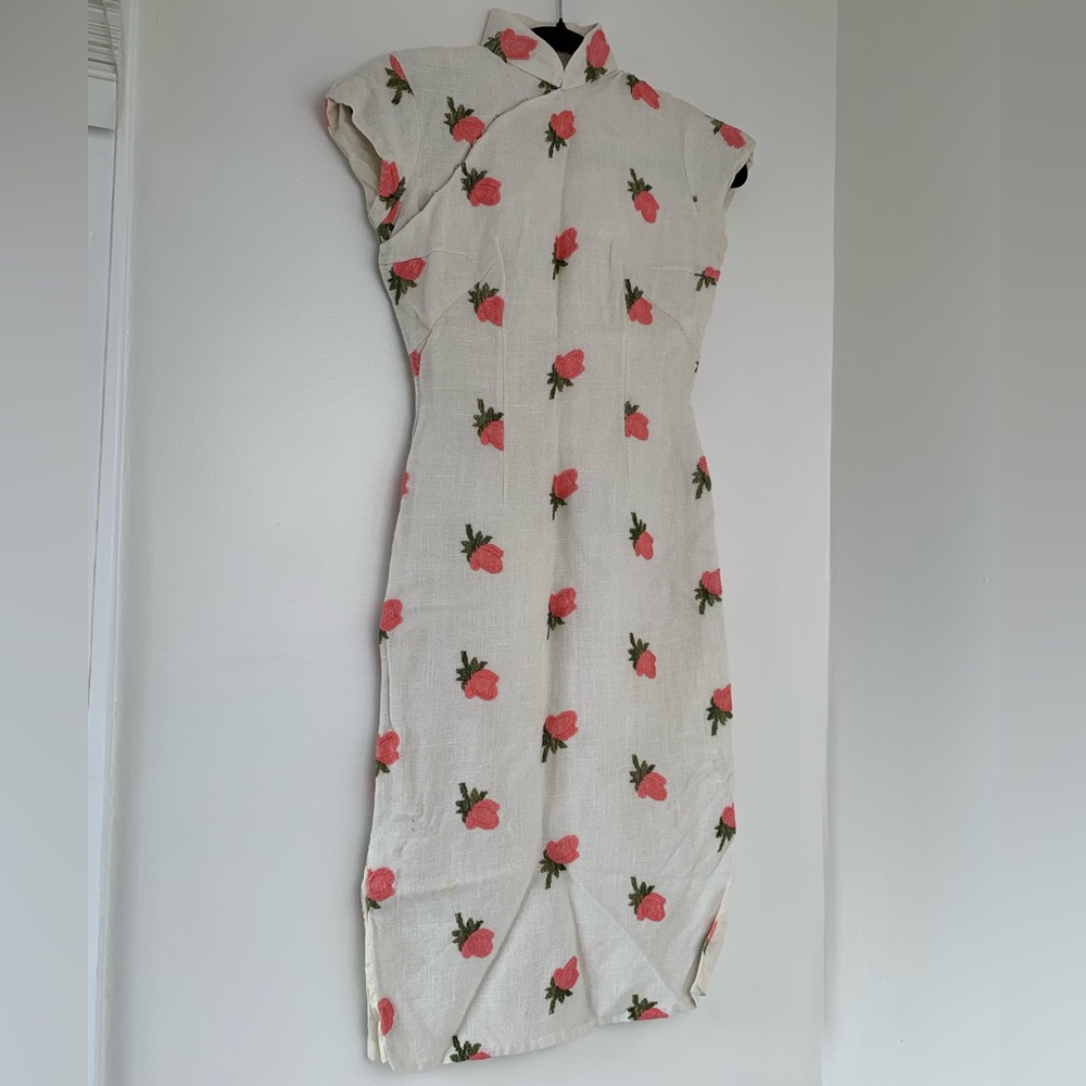 SOLD Rare Vintage 1950’s Floral Embroidered Raw Linen Lined Silk Cheongsam Dress - Picture 3 of 15